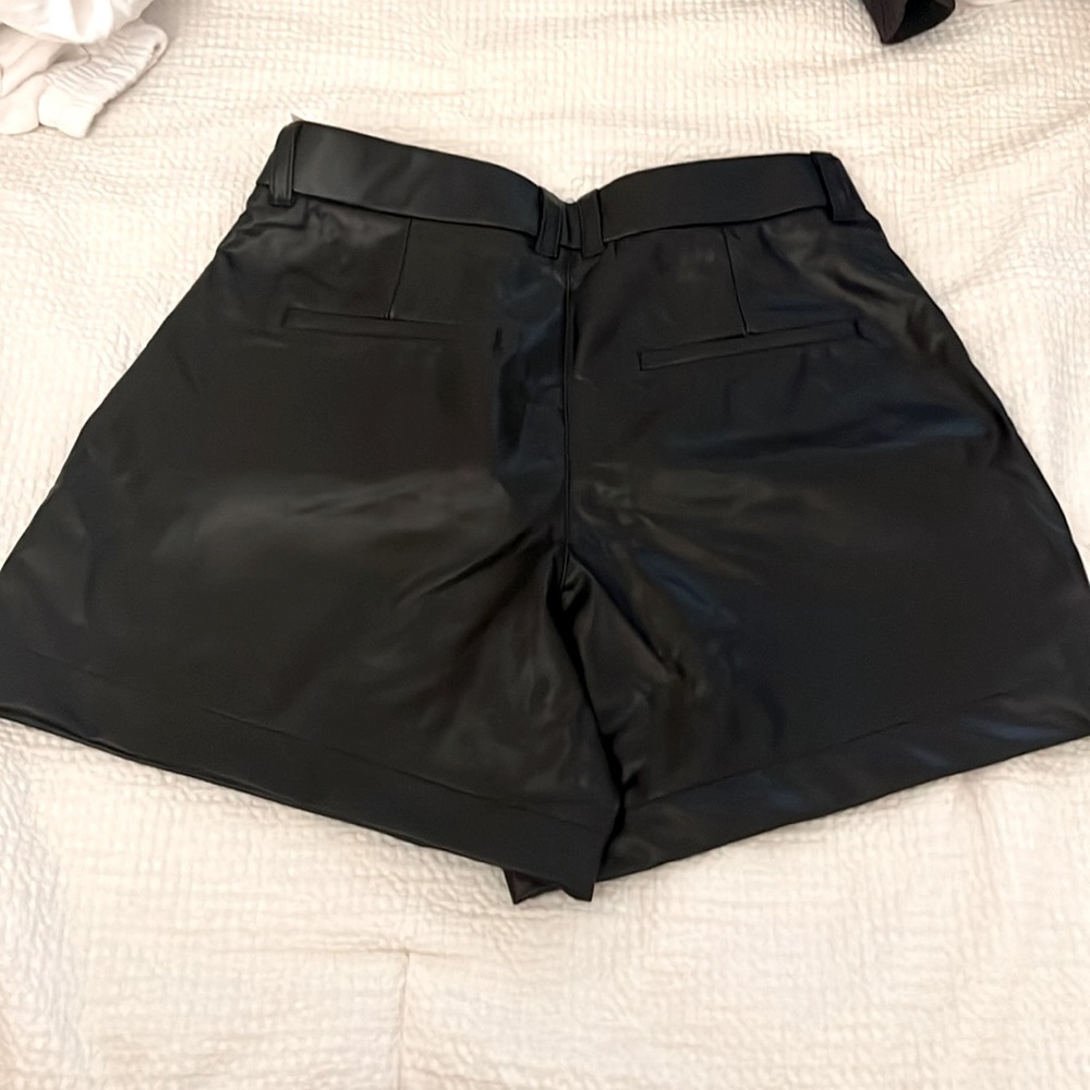 Abercrombie 6inch Vegan Leather Tailored Shorts - Picture 4 of 4